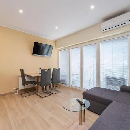 Bra I Premium With Outdoor Pool And Sauna - Two Bedroom With Balcony *