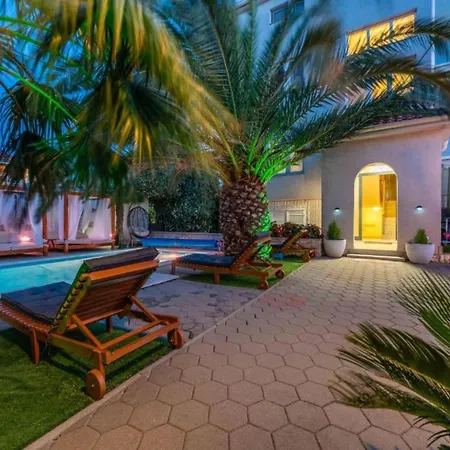 Bra I Premium With Outdoor Pool And Sauna - Two Bedroom With Balcony Apartment