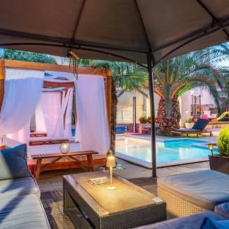 Bra I Premium With Outdoor Pool And Sauna - Two Bedroom With Balcony Apartment *