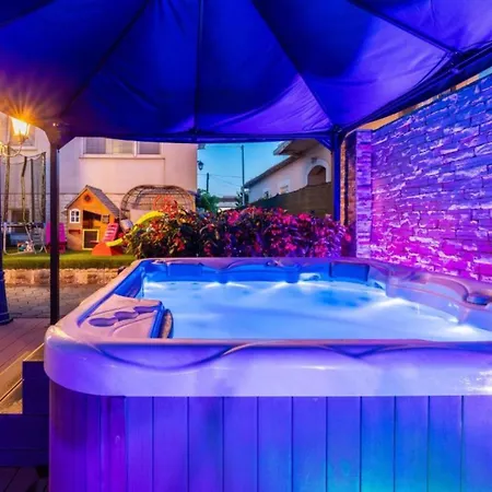 Bra I Premium With Outdoor Pool And Sauna - Two Bedroom With Balcony